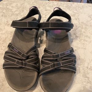 Teva sandals size 9